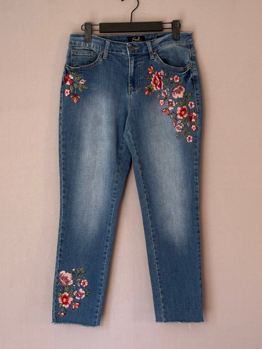 Embroidered Floral Jeans Women Size 8 Boho Raw Hem Straight Leg Denim - Picture 2 of 12